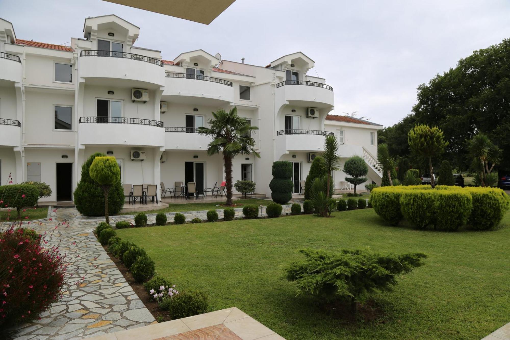 Hotel Comfort & Villas Donji Stoj Bagian luar foto